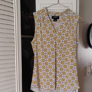 Liz Claiborne Yellow and White Sleeveless Geometric Print Top